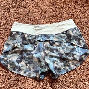 Lululemon Speed Up mid rise 4 inch short
